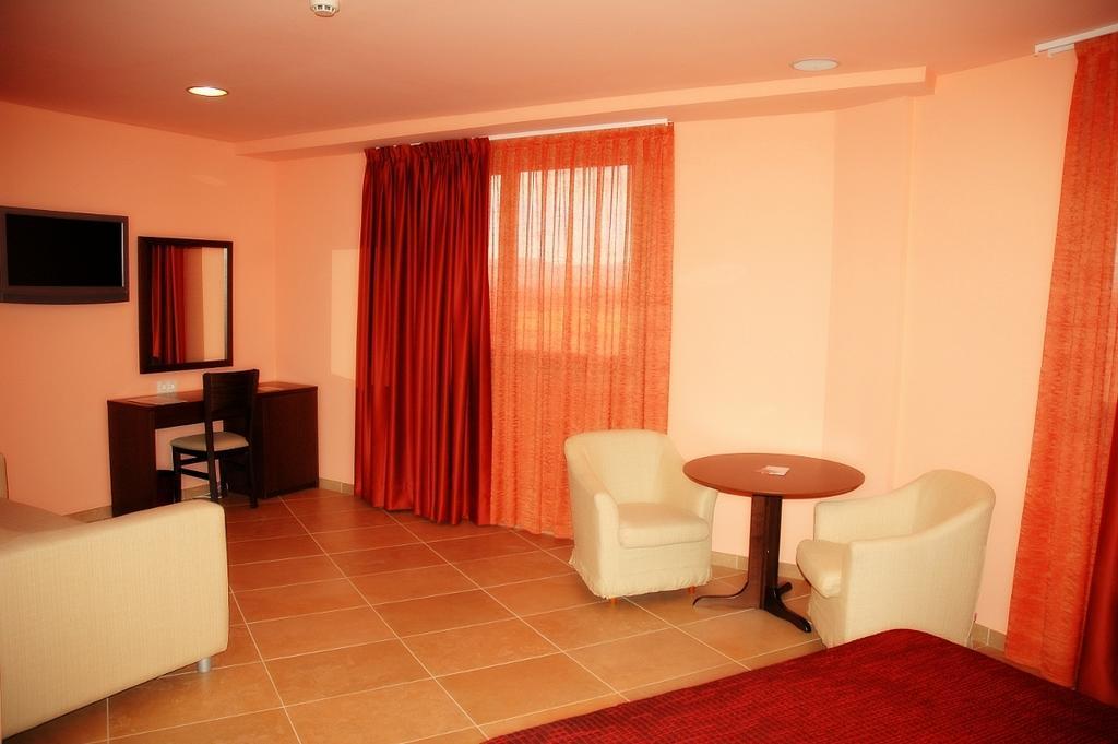Hotel Salat Resort Les Borges Blanques Habitación foto